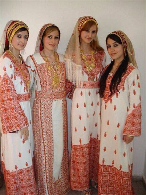 traditional israeli clothing women.